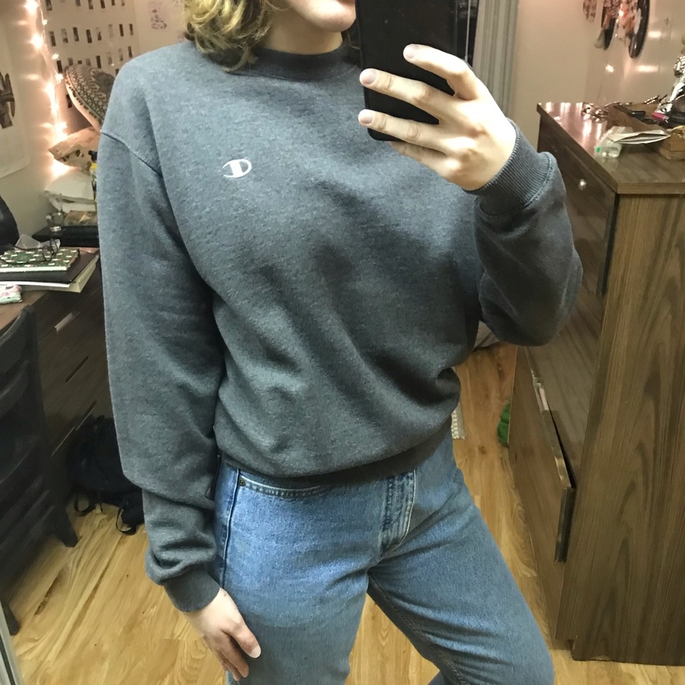 dark grey champion crewneck size medium